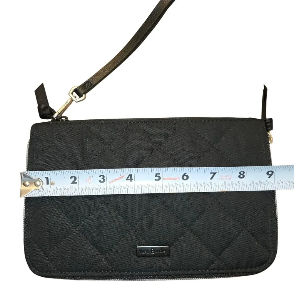 Vera Bradley on the go‎ wristlet in black. Nice condition